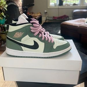 women’s jordan dutch green mids